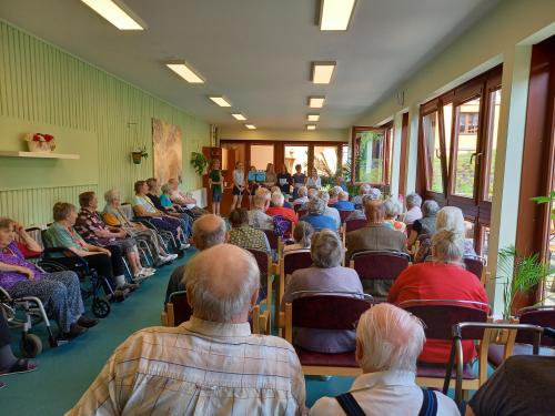 Vystoupení Pěveckého sboru ZŠ Žinkovy 1